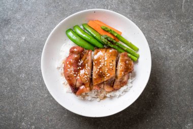 Teriyaki tavuk pilav kasesi