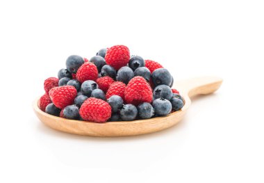 taze yaban mersini ve rasberry beyaz