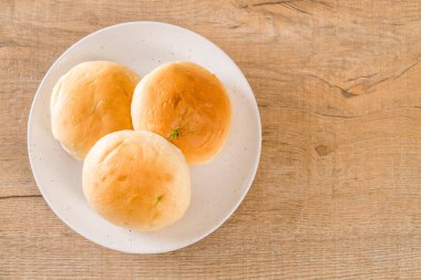 Pandan muhallebi ekmek