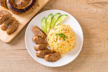 Fried Rice Notrhern Tay acılı sosis ile