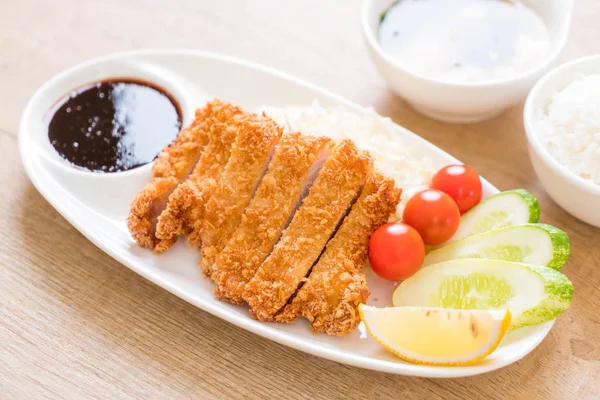 Japon derin kızarmış domuz pirzola (tonkatsu kümesi)
