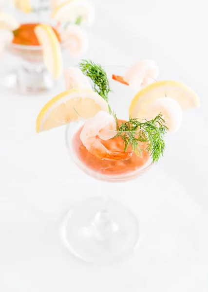 Coquetel de camarão com molho — Fotografia de Stock