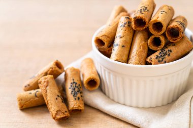 Taylandlı çıtır Hindistan cevizi rulo