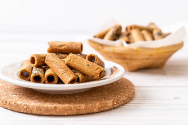 Taylandlı çıtır Hindistan cevizi rulo