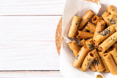 Taylandlı çıtır Hindistan cevizi rulo