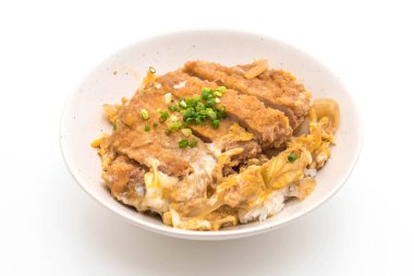 Kızarmış domuz pirzola tabağı (Katsudon)