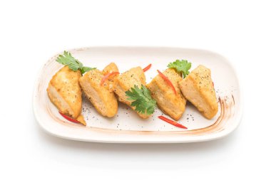 Kızarmış tofu - vegan gıda