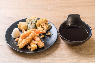 sebzeli karides tempura (hırpalanmış kızarmış karides)