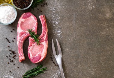 domuz pirzolası ham