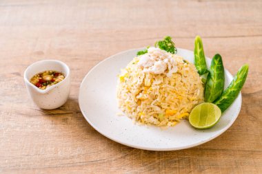 Yengeç kızarmış pilav