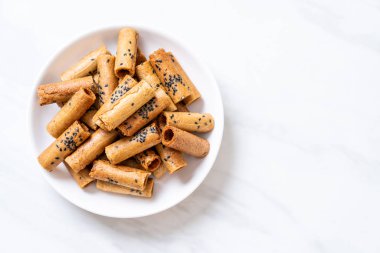 Taylandlı çıtır Hindistan cevizi rulo