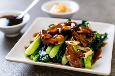 İstiridye soslu kızarmış Hong Kong Kale heyecan