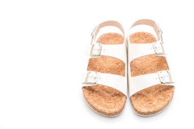 Beyaz arka plan üzerinde unisex deri sandalet