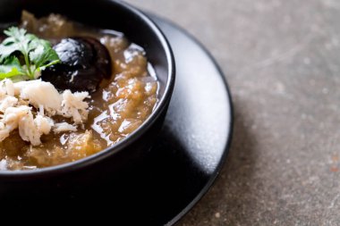 Kızarmış Balık Maw kırmızı et suyu çorbası Yengeç 