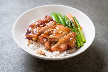 Teriyaki tavuk pilav kasesi