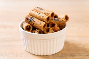 Taylandlı çıtır Hindistan cevizi rulo