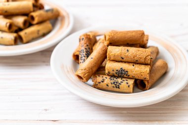 Taylandlı çıtır Hindistan cevizi rulo