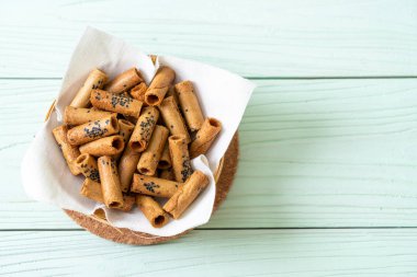 Taylandlı çıtır Hindistan cevizi rulo