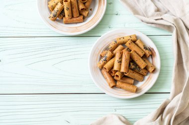 Taylandlı çıtır Hindistan cevizi rulo