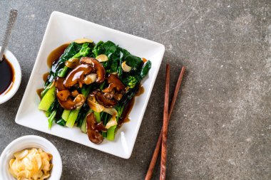 İstiridye soslu kızarmış Hong Kong Kale heyecan