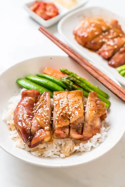 Tigela de arroz de frango Teriyaki — Fotografia de Stock