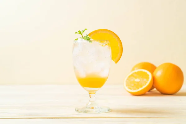 Suco de laranja com refrigerante — Fotografia de Stock