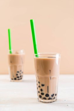 Köpüklü sütlü çay