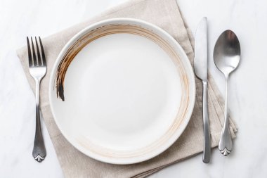 boş tabak kaşık çatal ve bıçak