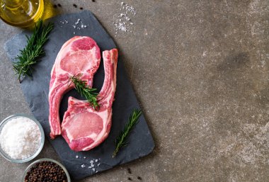 domuz pirzolası ham