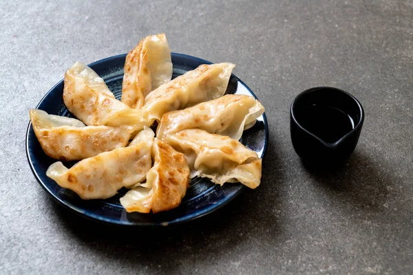 Gyoza japonais ou des boulettes snack — Photo