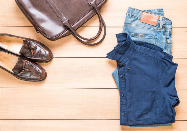 Мужская повседневная одежда красивой моды
