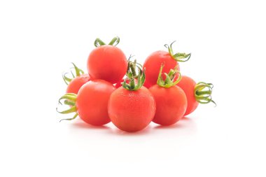 Beyaz arkaplanda taze domatesler