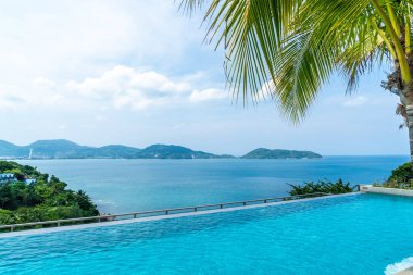 otel ve gökyüzü ve deniz tesisi ile Yüzme Havuzu 