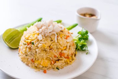 Yengeç kızarmış pilav