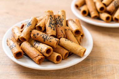 Taylandlı çıtır Hindistan cevizi rulo