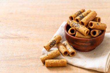 Taylandlı çıtır Hindistan cevizi rulo