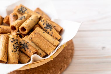 Taylandlı çıtır Hindistan cevizi rulo