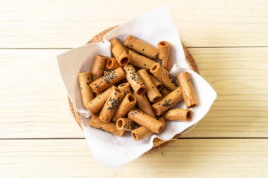 Taylandlı çıtır Hindistan cevizi rulo