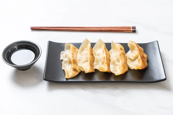 Gyoza japonais ou des boulettes snack — Photo