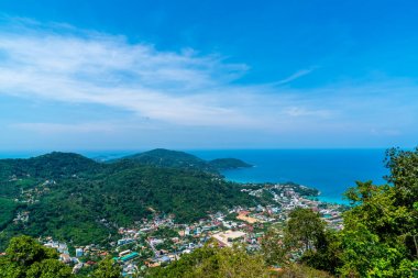 Phuket şehir manzarası ile deniz plaj 