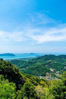 Phuket şehir manzarası ile deniz plaj 