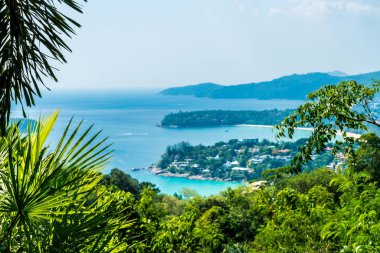 Tropikal plaj manzarası, Karon view Phuket, Tayland gelin