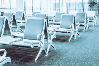 Havaalanında boş bir koltuk. 