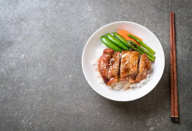 Teriyaki tavuk pilav kasesi