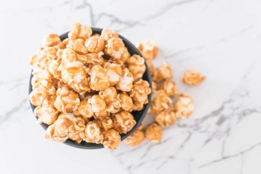 Patlamış Mısır ile karamel