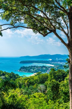 Tropikal plaj manzarası, Karon view Phuket, Tayland gelin