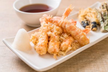 sebzeli karides tempura (hırpalanmış kızarmış karides)