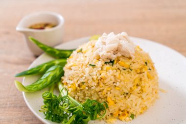 Yengeç kızarmış pilav