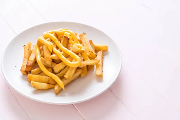 Patatine fritte con formaggio — Foto Stock