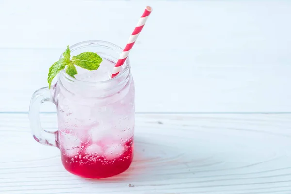 Iced strawberry soda — Stock Photo, Image